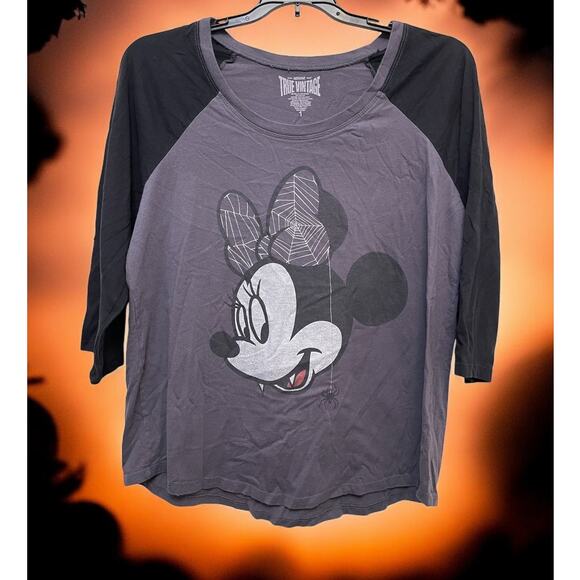 Halloween Minnie Mouse Woman's T-Shirt Disney Plus Sz 1 Vintage Vampire Holiday - Picture 1 of 3
